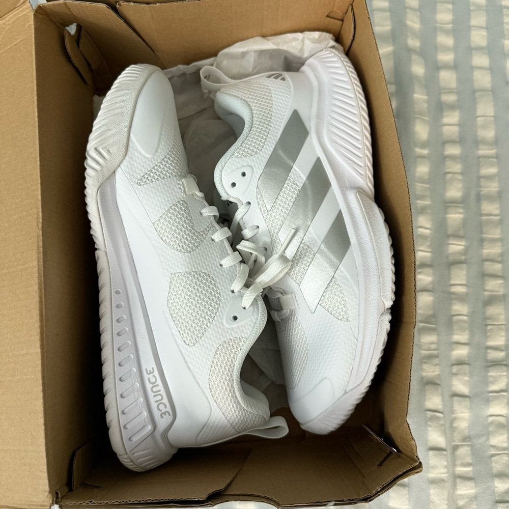 New Adidas Court Team Bounce 2.0 Women’s Volleyball Tennis shoes size 7 - Picture 5 of 7